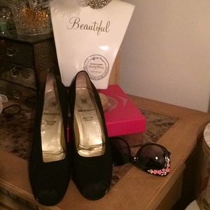 Peep toe sophisticated flat